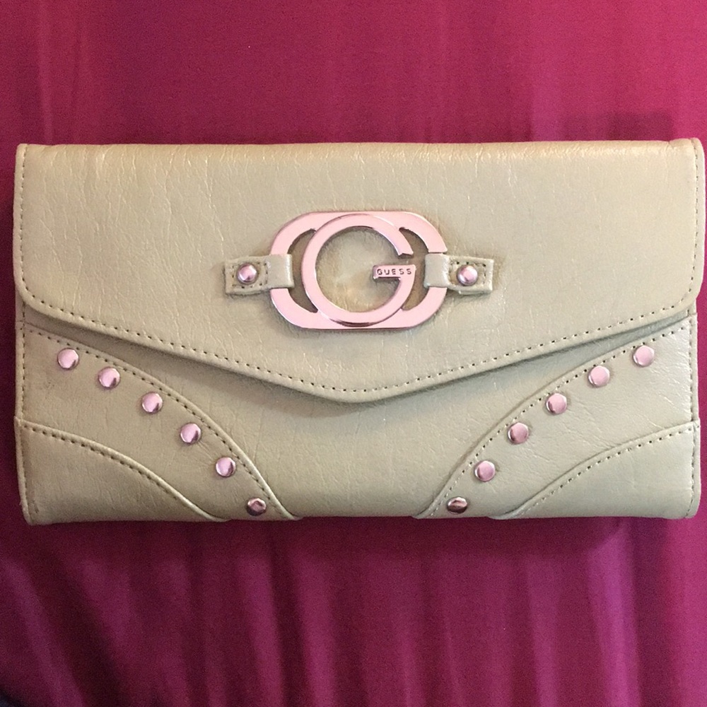 NWOT Green Guess Wallet